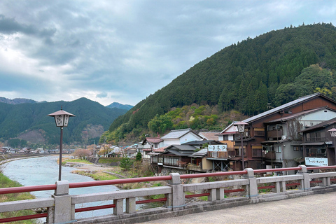 Gujo Hachiman Day Trip: Mountain Castle & Traditional Town The popular Gujyo town tour