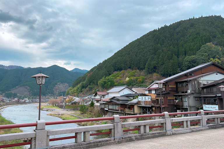 Gujo Hachiman Day Trip: Mountain Castle & Traditional Town The popular Gujyo town tour