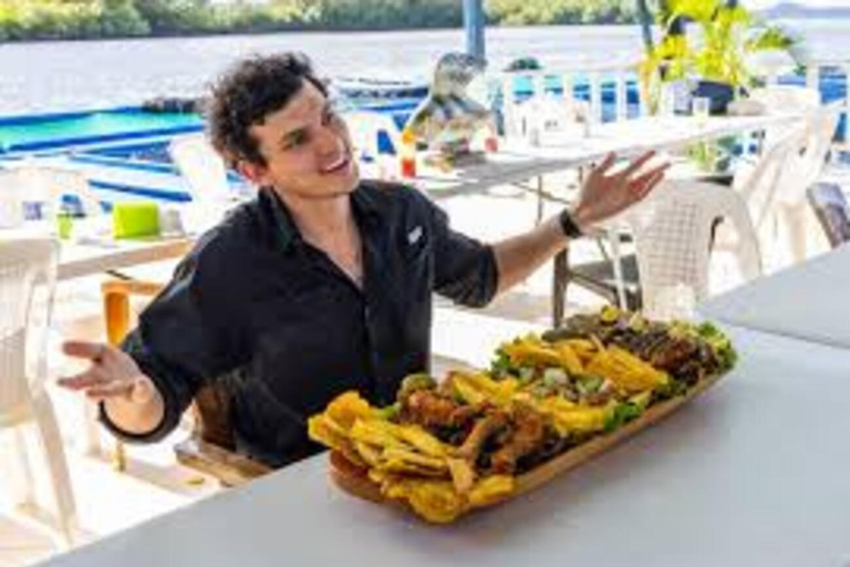 Seafood Gastronomic Tour to the Floating Restaurant of Puntarenas by boat