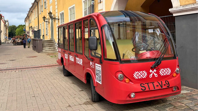 Old Riga: Private Audio-Guided E-Cart Tour with Local Driver