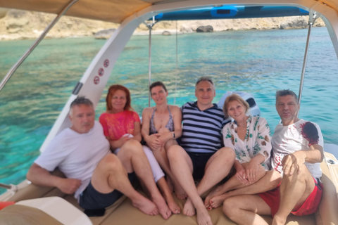 Cagliari: Båttur, 4 stopp, simning, snorkling och 1 spritzCagliari: båttur, 4 stopp, simning, snorkling och 1 spritz