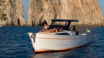 Von Positano: Private Tour nach Capri auf einem 2024 Gozzo Boot