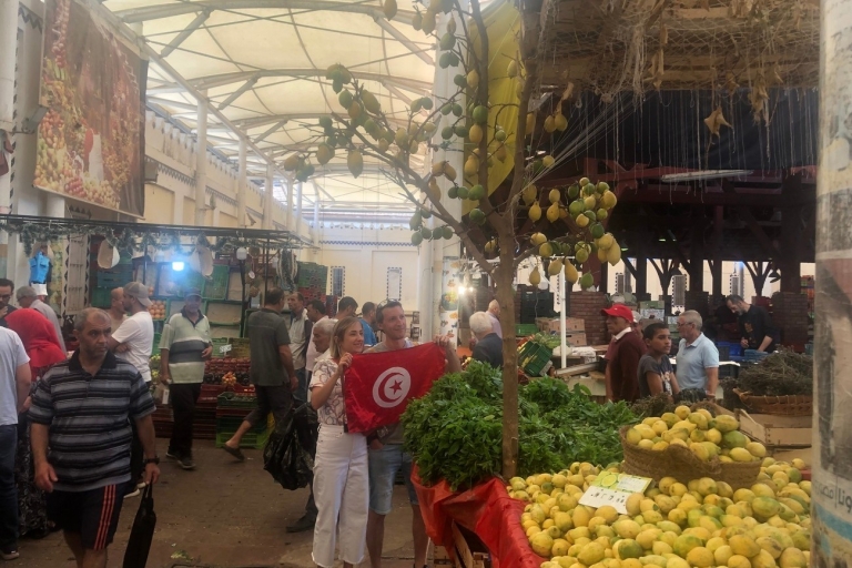 Piesza wycieczka po MedynieW cenie tunezyjski lunch
