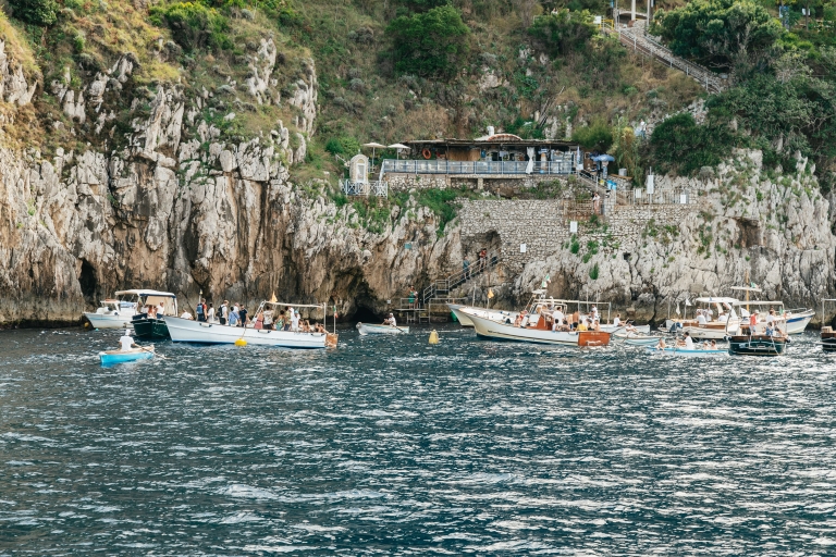 Sorrento : journée en bateau sur la côte et à CapriOption avec prise en charge à l'hôtel et arrêt baignade