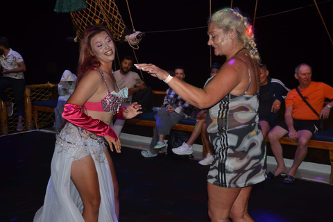 Alanya: Night Safari and Disco Boat Tour with Dinner