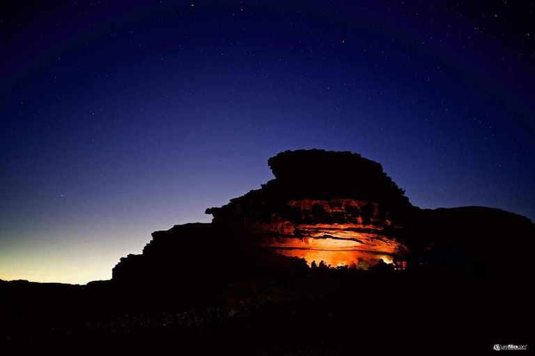 Wadi Rum : visite nocturne en jeep avec dîner et petit-déjeuner