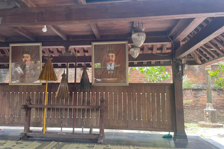 Yogyakarta: o Reino Mataram permanece com o artesanato em prataYogyakarta: Vestígios do Reino Mataram com exposição de prata