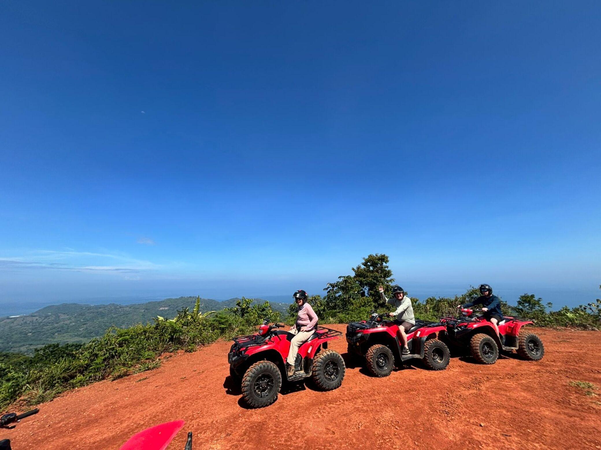 Jaco: 2-stündige Quad-Tour und 2-stündiges Zipline-Erlebnis