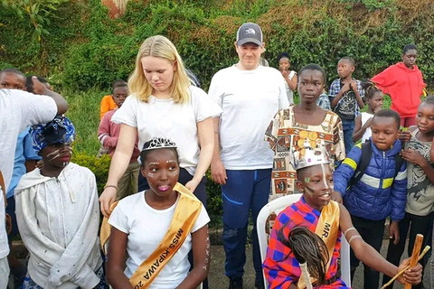 Cidade de Arusha: Visita a lares de crianças e turnê de doações.