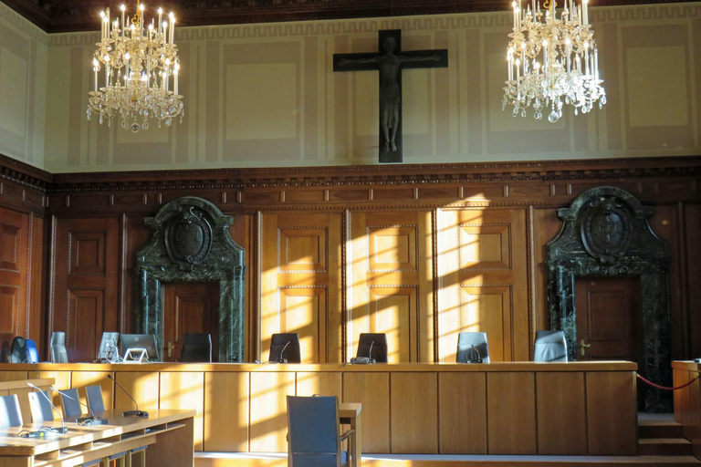 Nuremberg: WWII Guided Tour with Transport and Lunch