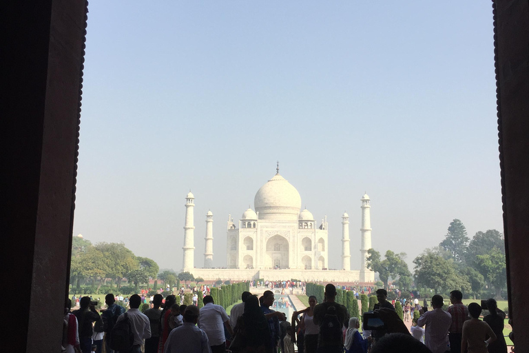 Depuis Delhi : Taj Mahal Sunrise et visite d'Agra en voiture avec guide