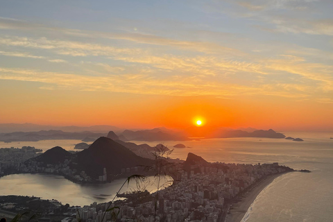 Dois irmãos sunrise hike & drone video