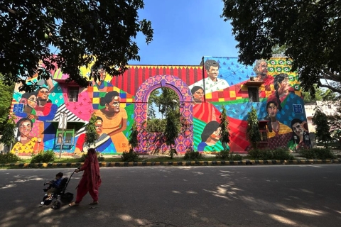 Delhi : Promenade dans le quartier des arts avec visite d'une galerie et d'une cage d'escalierVisite artistique de Delhi avec un authentique repas assis dans le sud de l'Inde