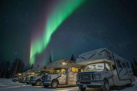 Excursão de luxo em autocaravana para perseguir a Aurora Tour em pequenos grupos e em particular