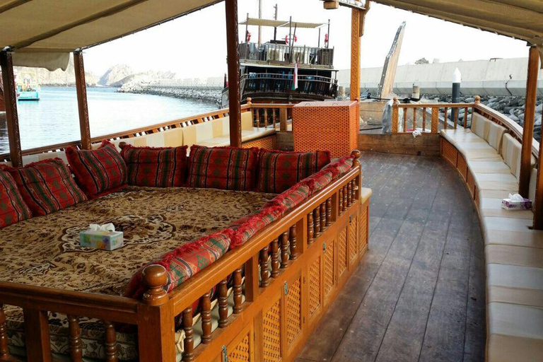 Muscat: Sunset Dhow Cruise with Omani Hospitality