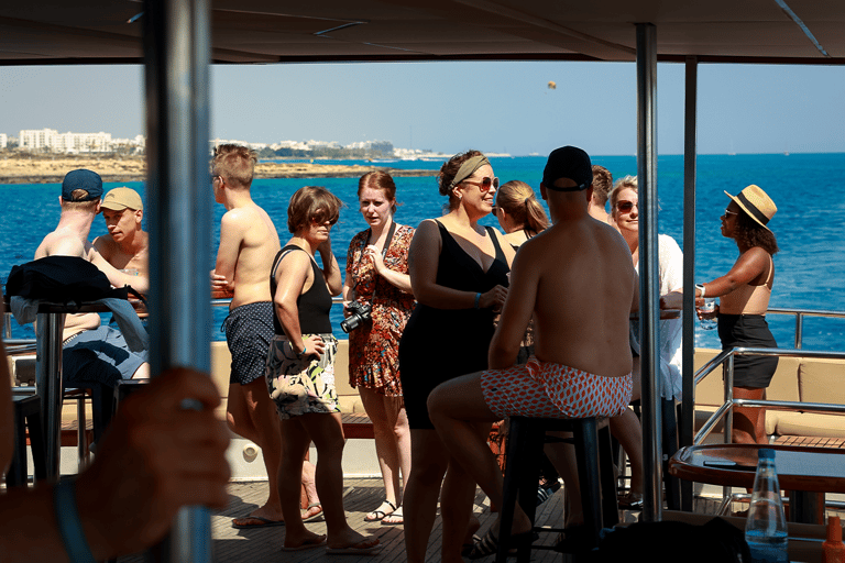 Pernera : Croisière SUNSET sur un yacht de luxe avec dîner et boissonsCroisière au coucher du soleil avec point de rendez-vous à l&#039;embarcadère de Protaras