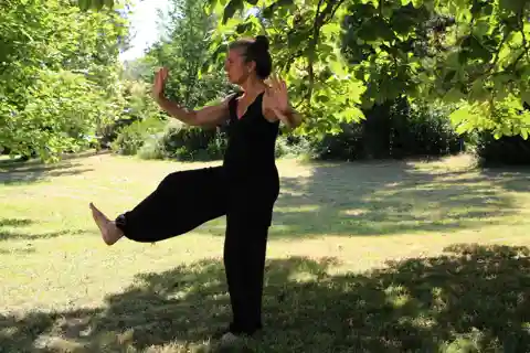 Qigong: Die Kraft der Bewegung und Energie am See von Tirana