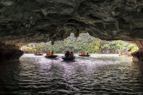 Ab Hanoi: Halong-Bucht Deluxe-Tagestour per Boot