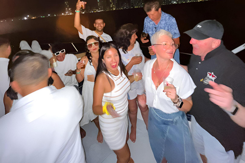 Cartagena: Coffee Tasting & Sunset Cruise with Cocktails