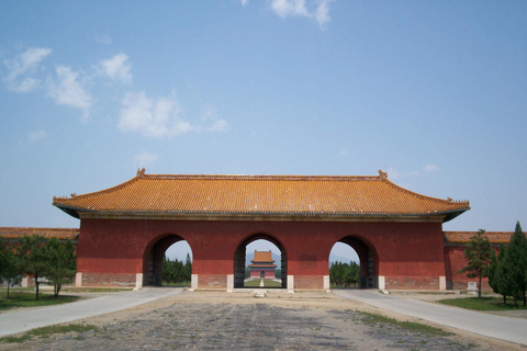 En dags östra Qing Tomb Tour med Peking engelska förare