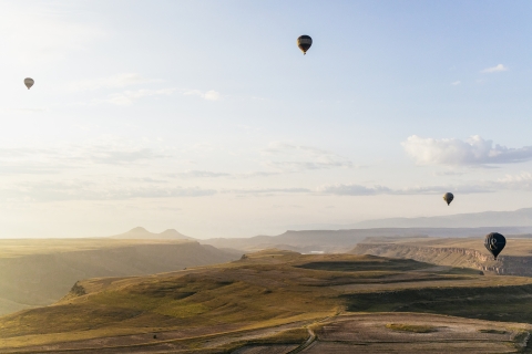 Cappadoce: visite en montgolfière de la vallée de Soganli au lever du soleil