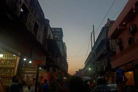 Agra: Giro in Tuk-Tuk e tour gastronomico con il mercato delle spezie