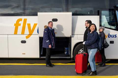Shuttlebustransport mellem Keflavik Lufthavn og Reykjavik