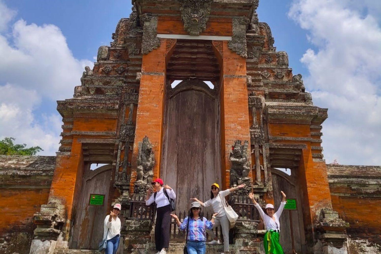 Avslöjande upplevelse Ubud, Penglipuran Village och vattenfallAvslöjande upplevelse Ubud för liten grupp