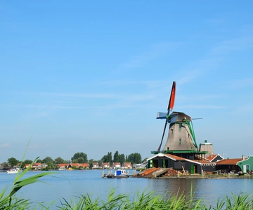 Amsterdam: Zaanse Schans windmills & Volendam Guided Tour