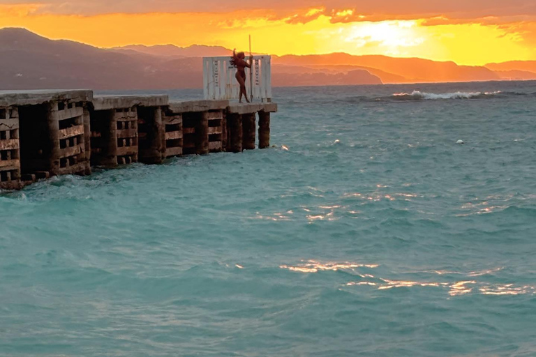 De Montego Bay: Excursão de um dia à praia de Doctors Cave e comprasDe Montego Bay