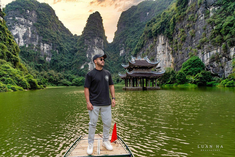 Hanoi: Ninh Binh Am Tien Cave or Trang An, Mua Cave & Hoa Lu Private Tour: Ninh Binh, Hoa Lu, Trang An, Mua Cave, Incense