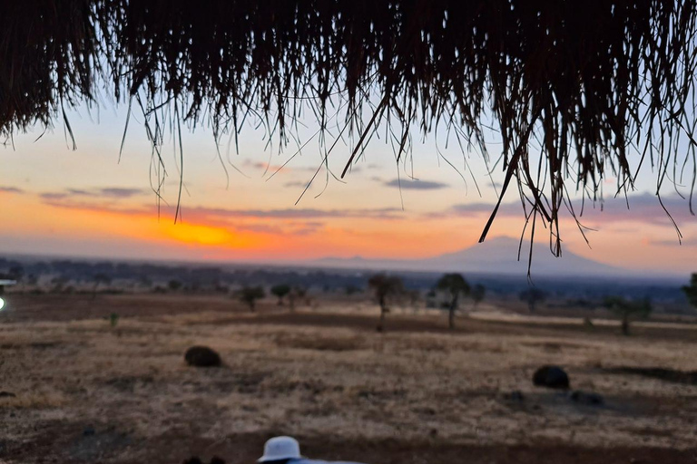 Moshi, Tanzanie : Séance de yoga au coucher du soleil