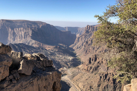 Oman: 5-Day Adventure Tour with Forts, Souqs & Mountains