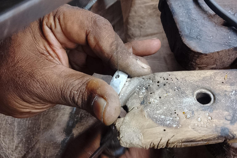 Unawatuna: Traditional Jewelry Making & Gemstone Workshop