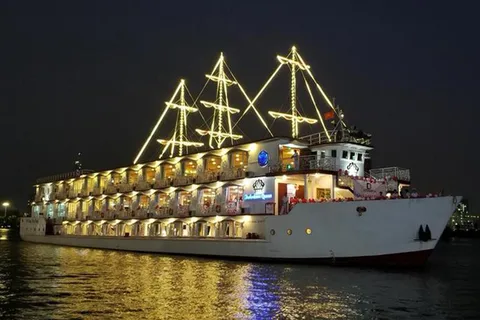 Saigon: Tavolo privato a bordo di una crociera di lusso