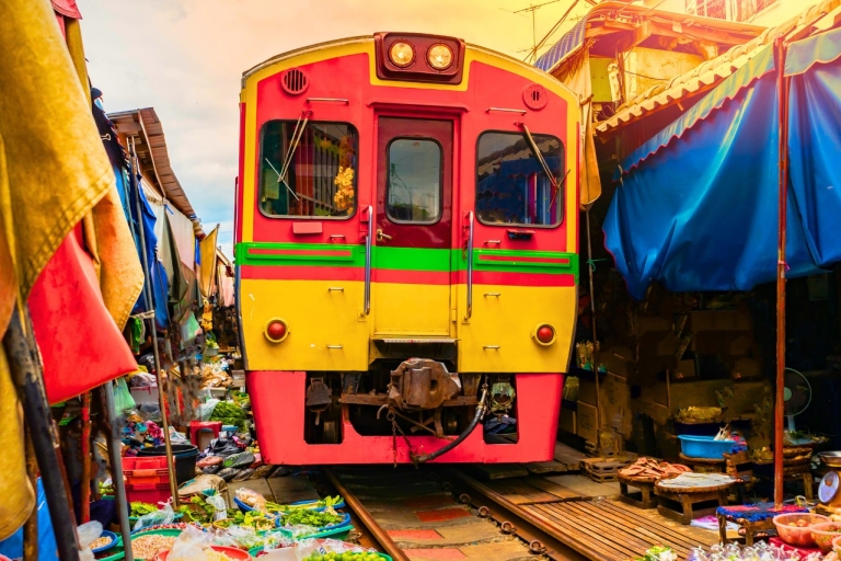 Au départ de Bangkok : Visite d'une jounée des marchés flottants et ferroviaires de DamneonTour privée avec chauffeur-guide de Knowleagble & 1 heure de bateau