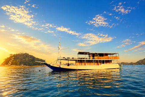 From Labuan Bajo: 3-Day Komodo Islands Liveaboard Tour Steel Liveaboard- Standard Boat- 3D2N Komodo Tour