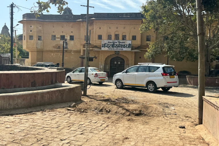Jaipur Wynajem samochodu z kierowcą 8-10 godzin