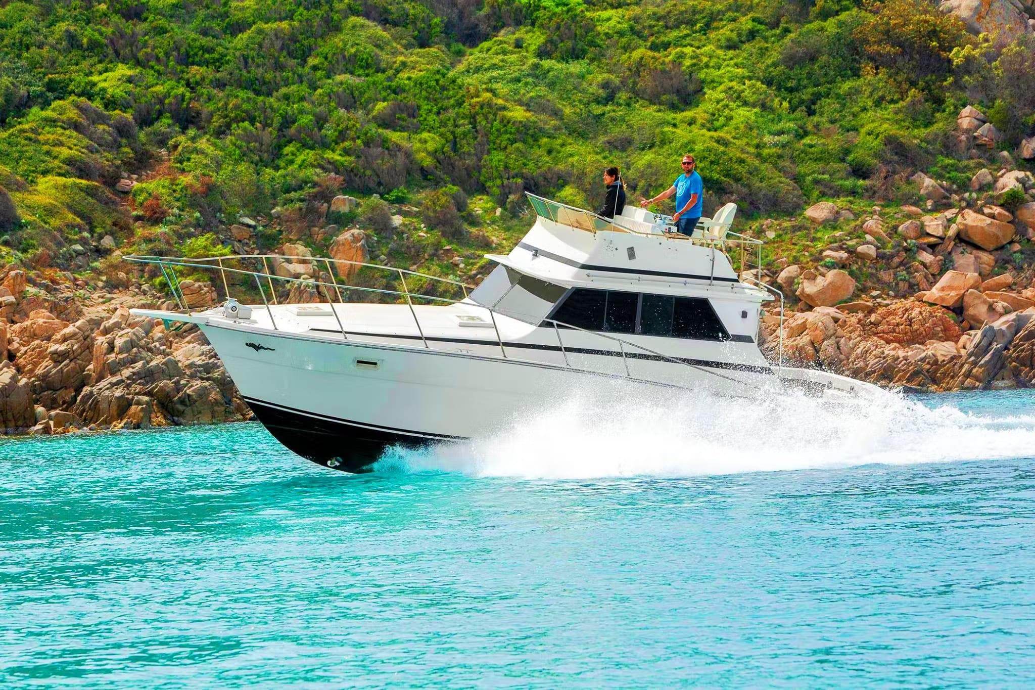Von S. Teresa Gallura: Schnellboot-Tour mit Mittagessen zwischen Lavezzi und Isola Piana