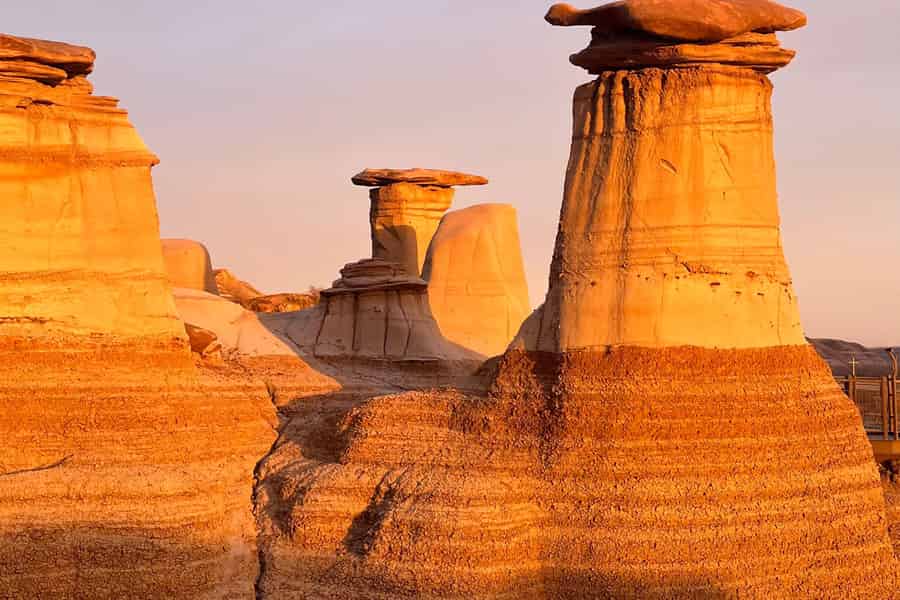 Ab Calgary nach Drumheller: Ein Tag voller Dinosaurier und Hoodoos. Foto: GetYourGuide