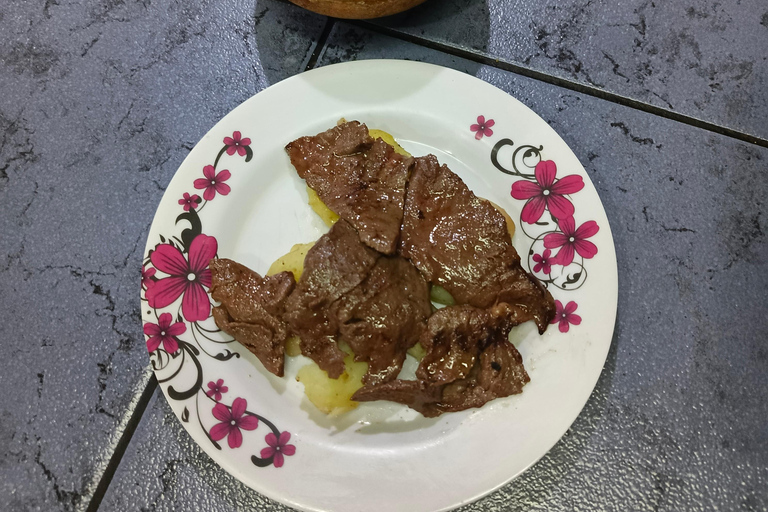 La Paz: Histórias da comida de rua e tour noturnoTour em grupo padrão – Grupo pequeno, experiência partilhada