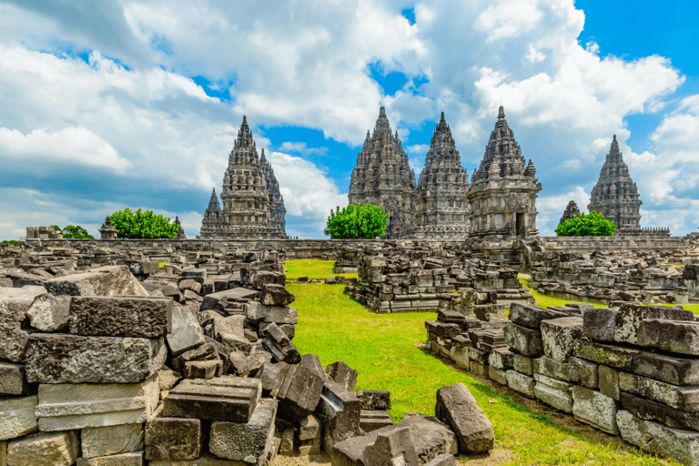 Yogyakarta : Borobudur, Prambanan et exploration de la nature de Java