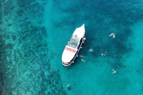 Podstrana : Excursion en bateau d'une journée à Brač et à l'épave de Kontesa