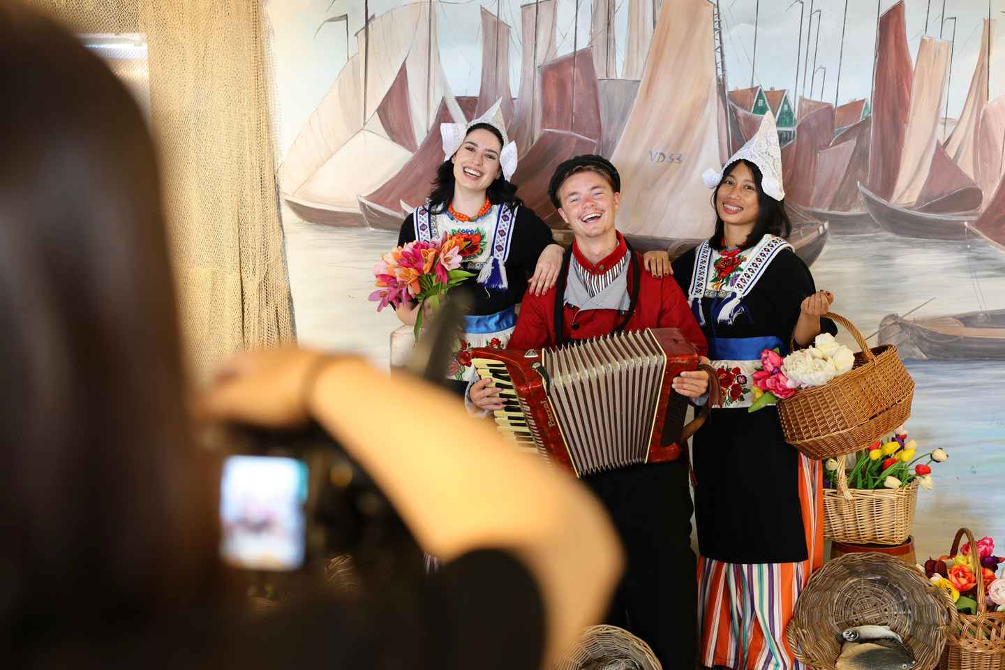 Authentic Volendam Half-Day Trip: Traditions, Food & Crafts