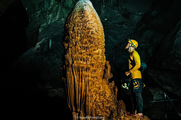 Hanoi: Ninh Binh Am Tien Cave or Trang An, Mua Cave & Hoa Lu Private Tour: Ninh Binh, Hoa Lu, Trang An, Mua Cave, Incense