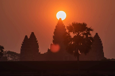 Sunrise at Angkor Wat Temple: 3-Hour Private Tour