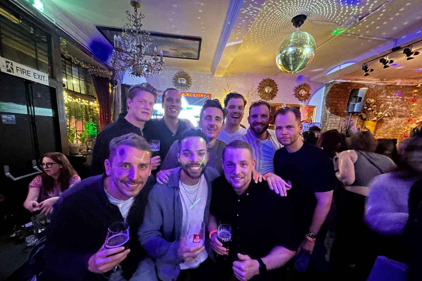 Cardiff: Leiðsögn um bari með skot og næturklúbbs aðgangi