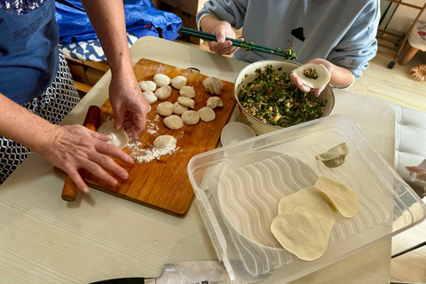 Shanghai: Aprende a hacer dumplings y obtén consejos gratuitos sobre viajes locales