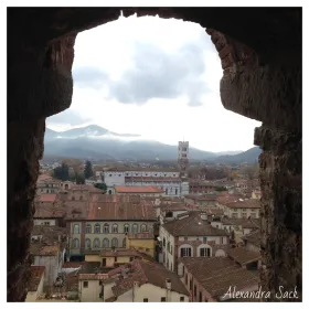 Pisa & Lucca mit Weinverkostung und Mittagessen ab Livorno