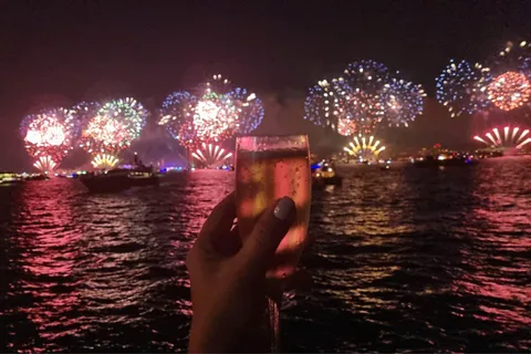 Dubaï : Croisière Ocean Empress NYE avec dîner et feux d'artifice
